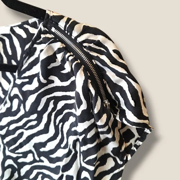 Zebra-Print V-Neck Short Sleeve Top - Black & White - Picture 2 of 3